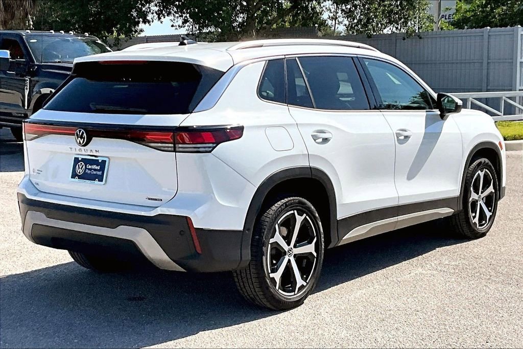 Certified 2025 Volkswagen Tiguan SE image 5