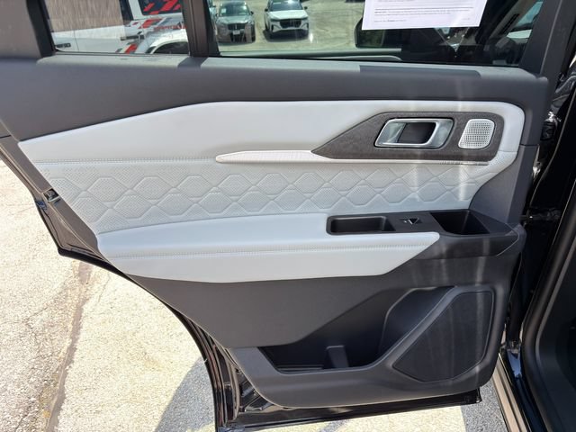 Used 2026 Ford Explorer Platinum w/ LUX Leather Package AWD/4WD image 22