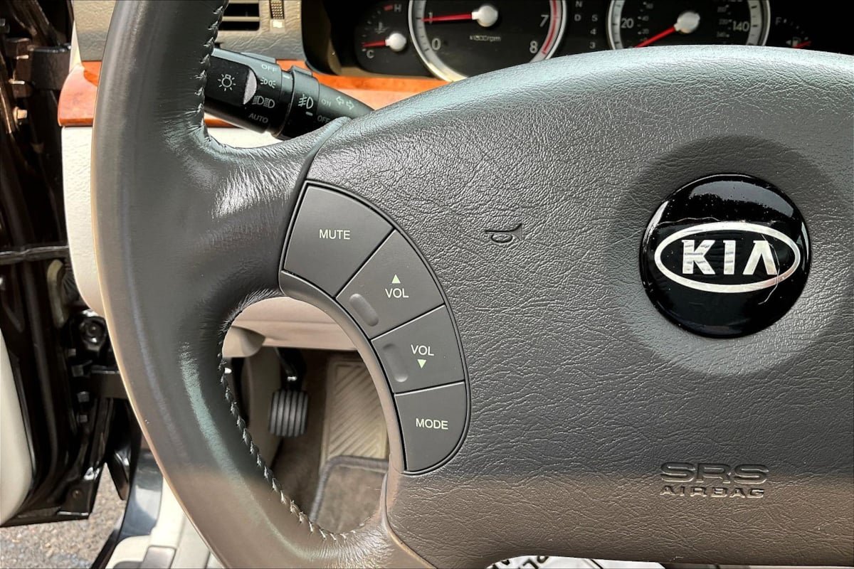 Used 2005 Kia Amanti FWD image 11
