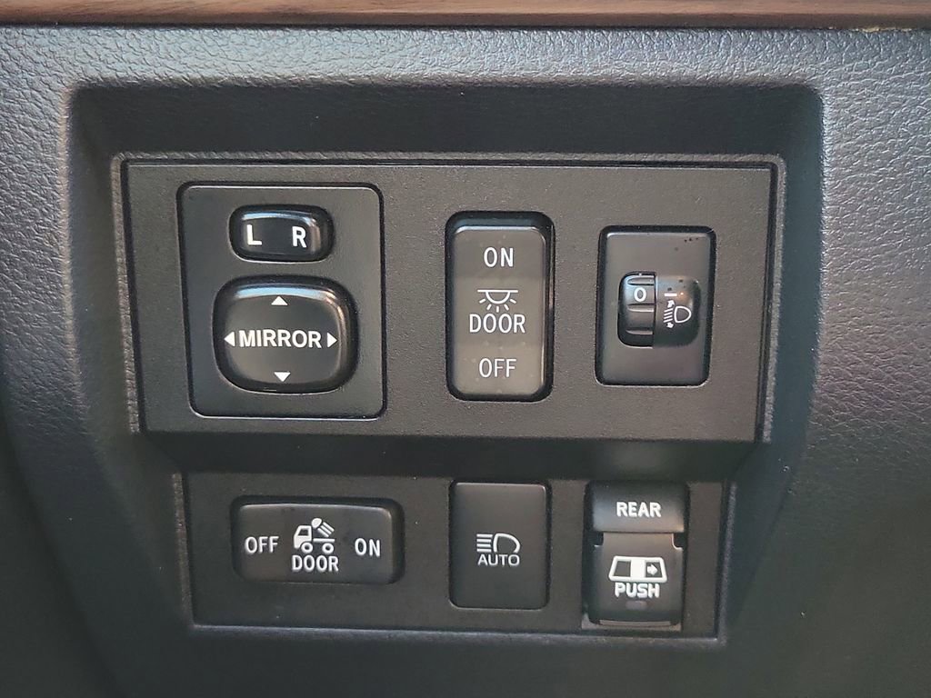 Used 2018 Toyota Tundra Limited w/ Limited Premium Package image 27