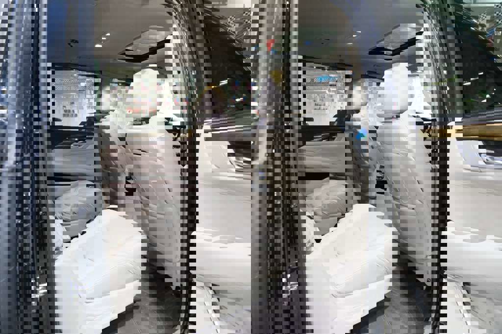 Used 2019 Cadillac Escalade ESV Luxury image 25