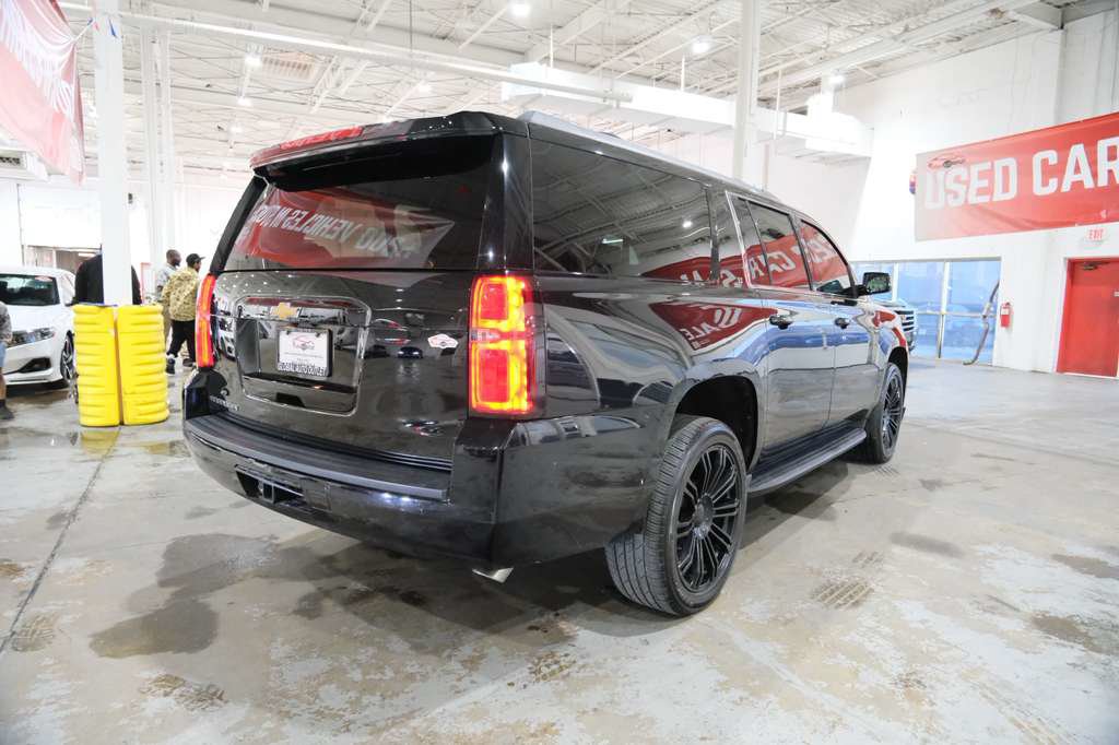 Used 2018 Chevrolet Suburban LT RWD image 12