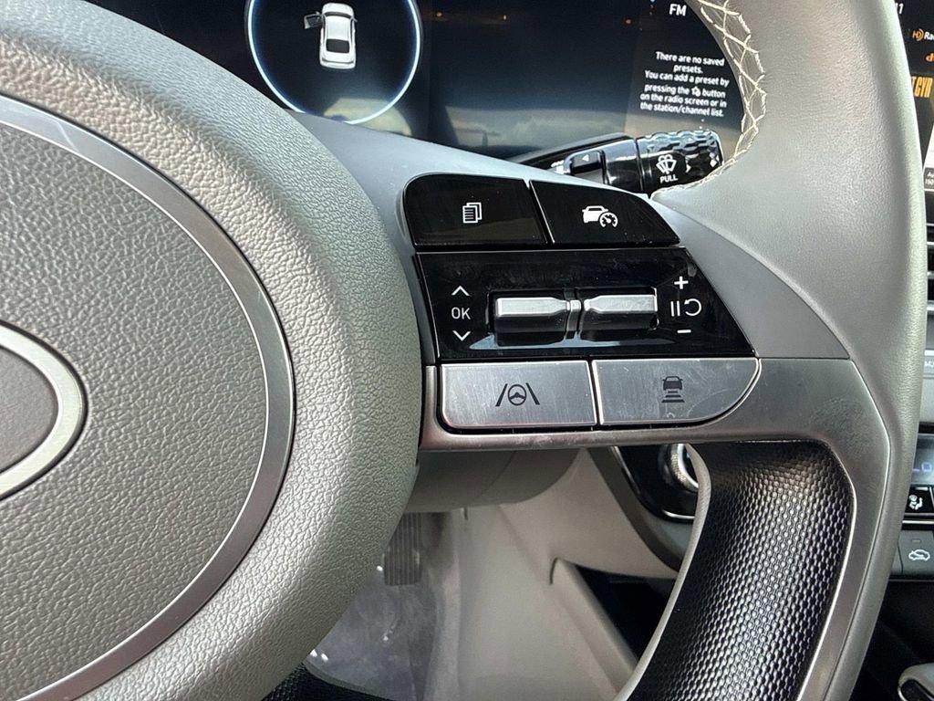 Used 2024 Hyundai Elantra SEL w/ Convenience Package image 35