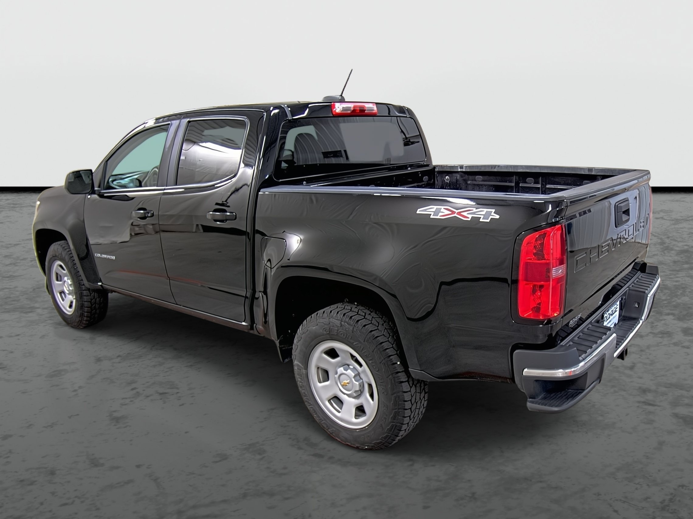 Used 2022 Chevrolet Colorado W/T AWD/4WD image 2