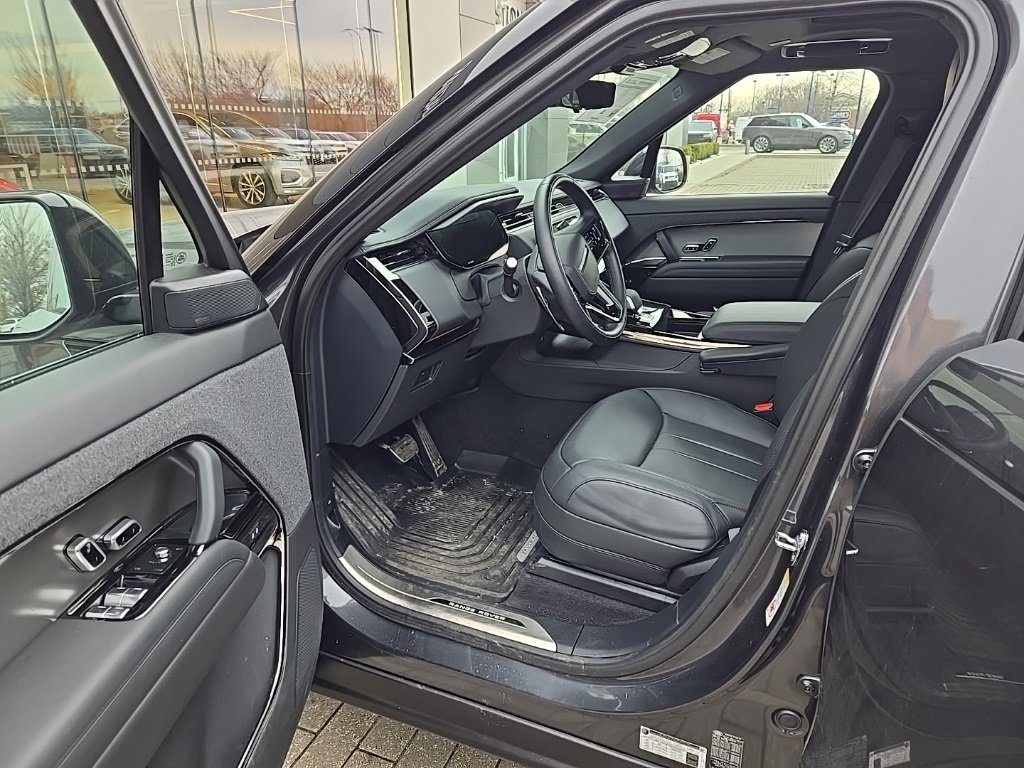 Used 2025 Land Rover Range Rover Sport Dynamic SE image 16