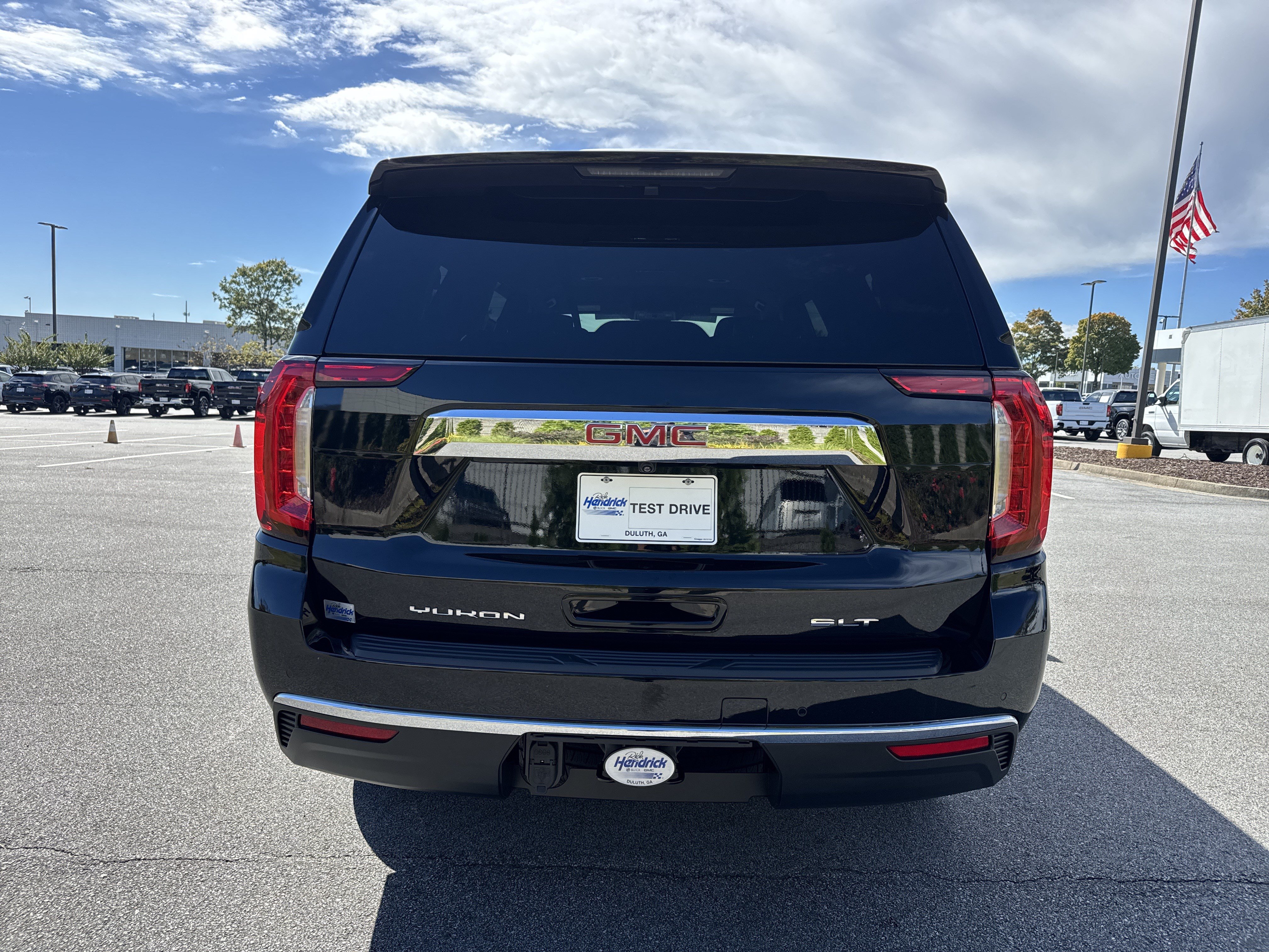 Used 2024 GMC Yukon XL SLT w/ SLT Luxury Package RWD image 9