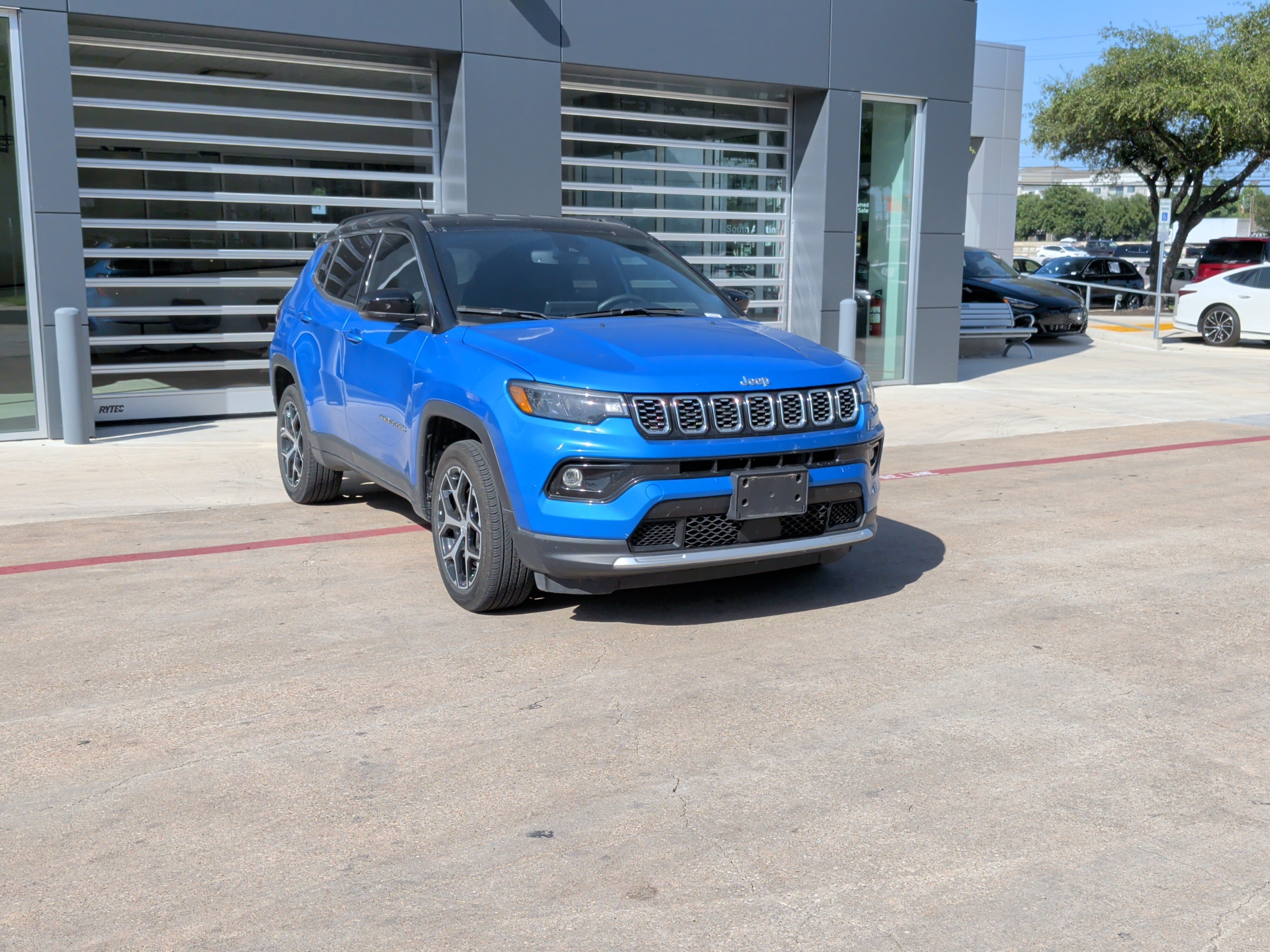 Used 2024 Jeep Compass Limited AWD/4WD image 2