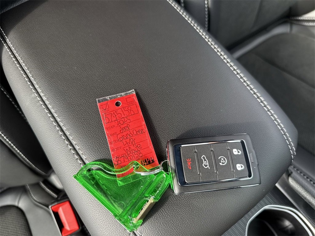 New 2025 Jeep Grand Cherokee Altitude image 29