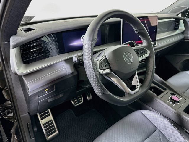 Certified 2025 Volkswagen Tiguan SE R-Line AWD/4WD image 10