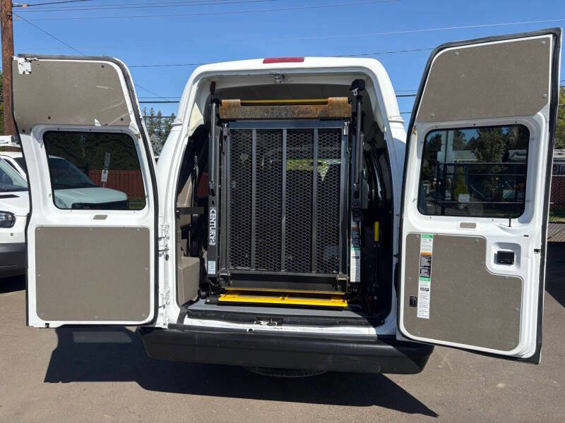 Used 2014 Ford E-250 and Econoline 250 Extended w/ Power Group image 16