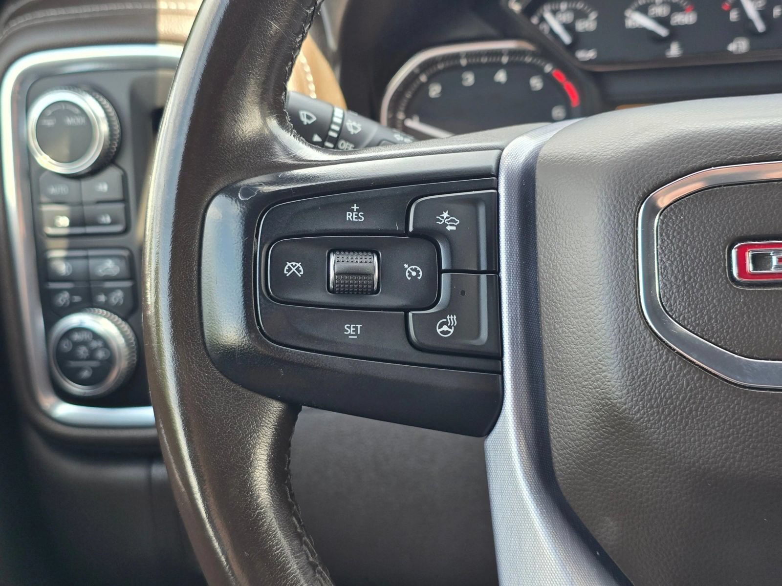 Used 2020 GMC Sierra 1500 SLT w/ Driver Alert Package II AWD/4WD image 27