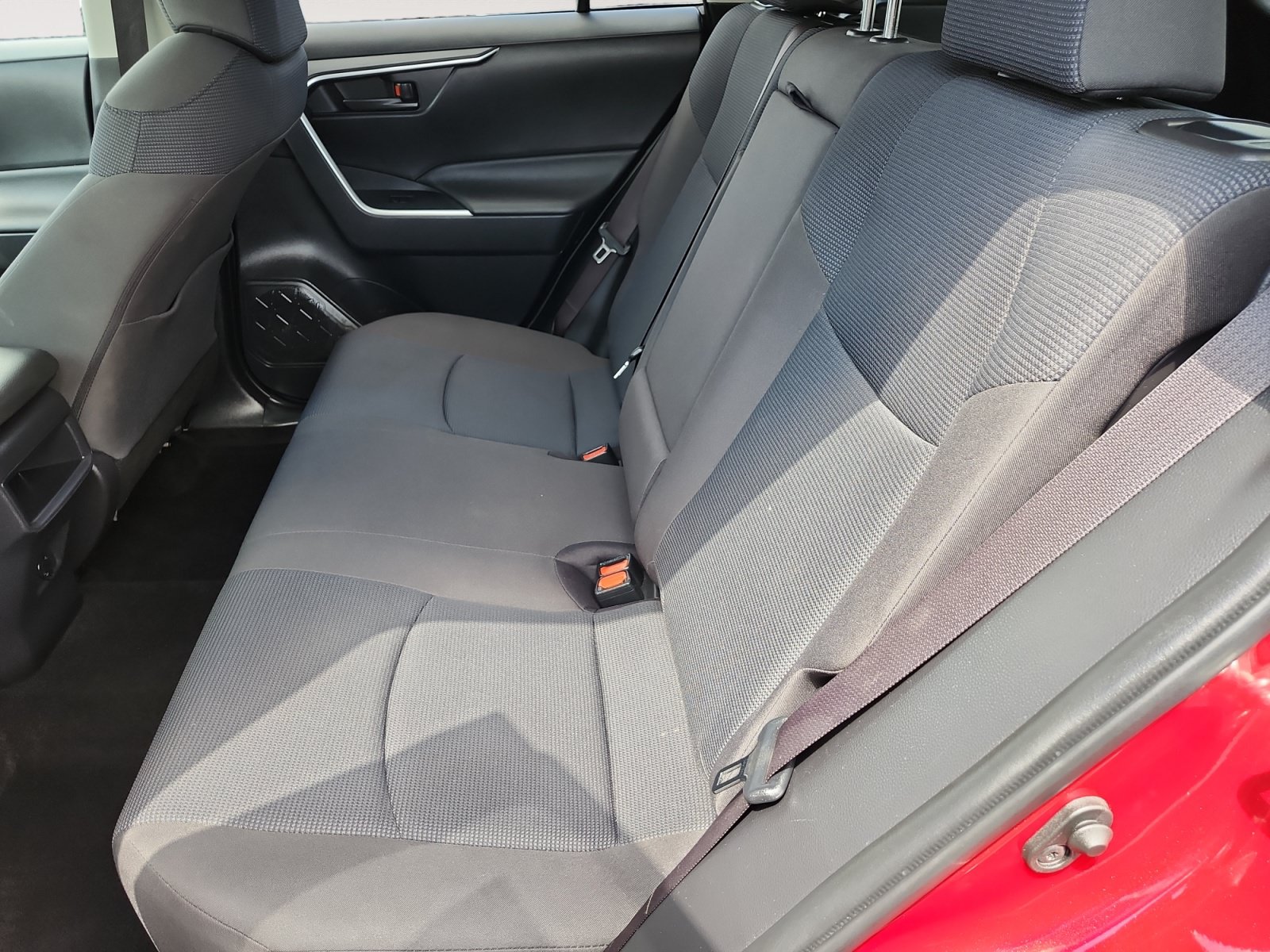 Used 2019 Toyota RAV4 LE AWD/4WD image 13