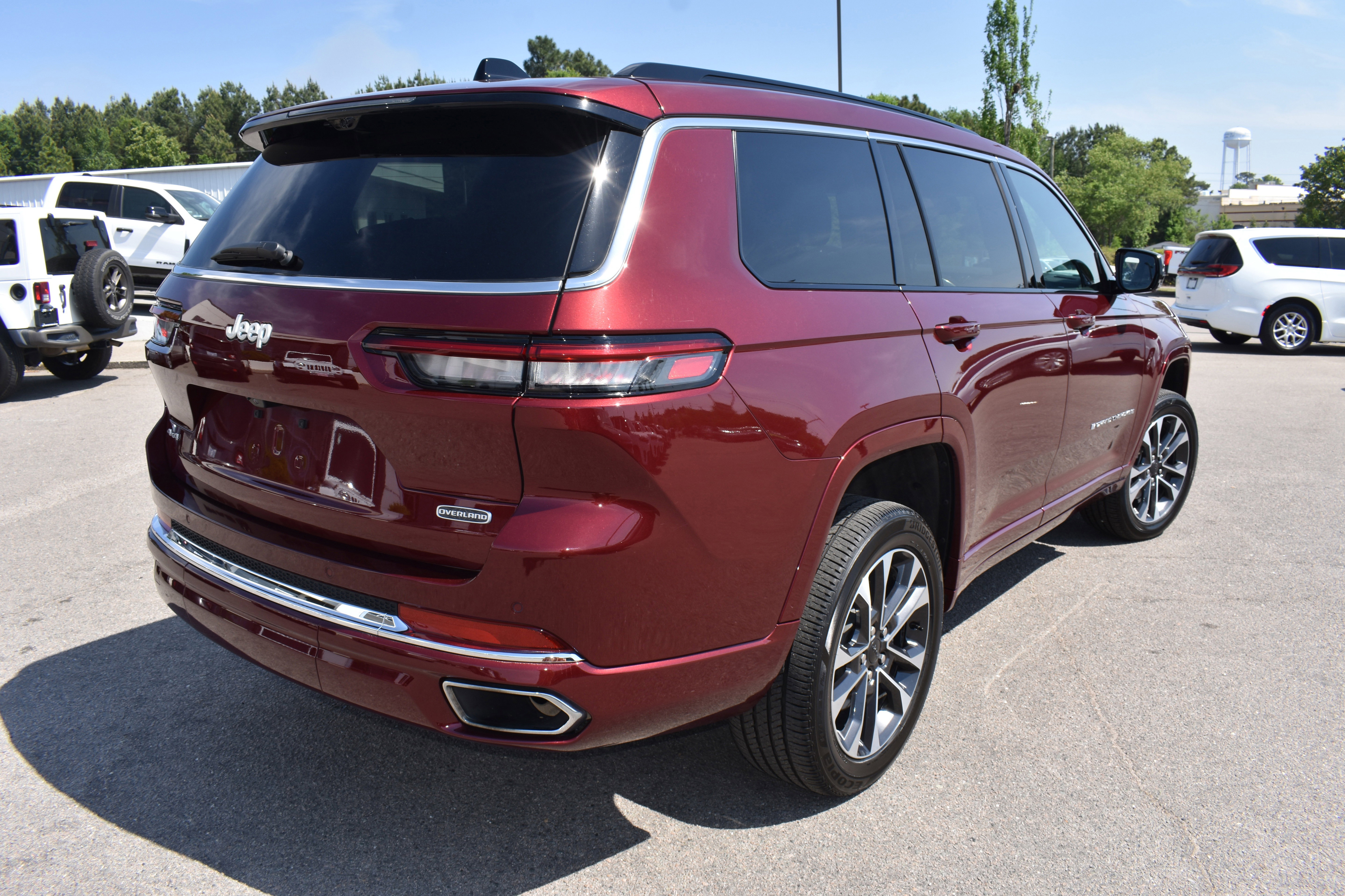Used 2025 Jeep Grand Cherokee L Overland w/ Advanced Protech Group III AWD/4WD image 9
