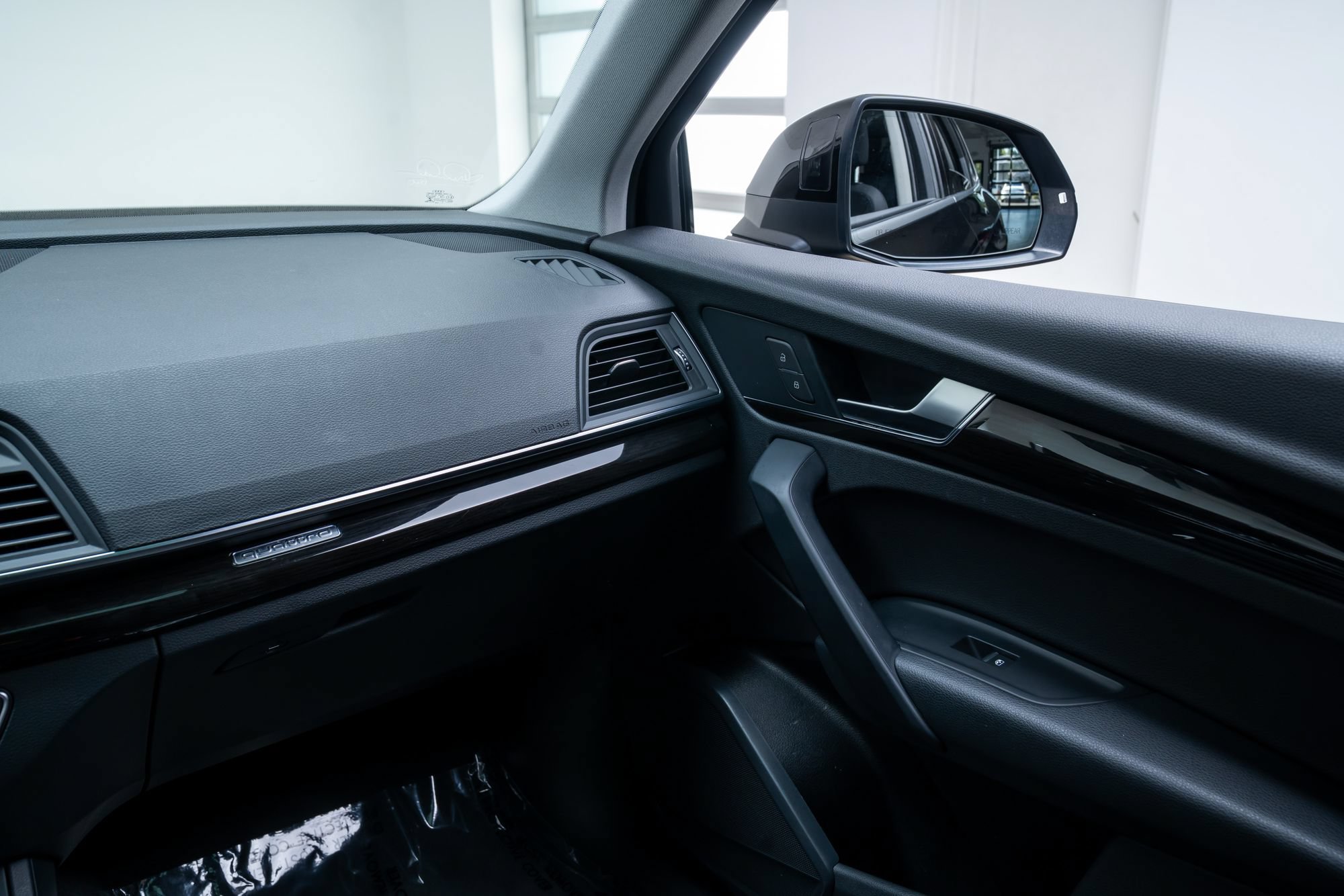 Used 2020 Audi Q5 e Premium w/ Convenience Package AWD/4WD image 11