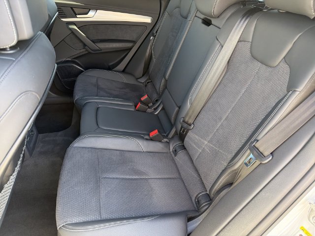 Used 2024 Audi Q5 e Premium Plus w/ Premium Plus Package AWD/4WD image 39