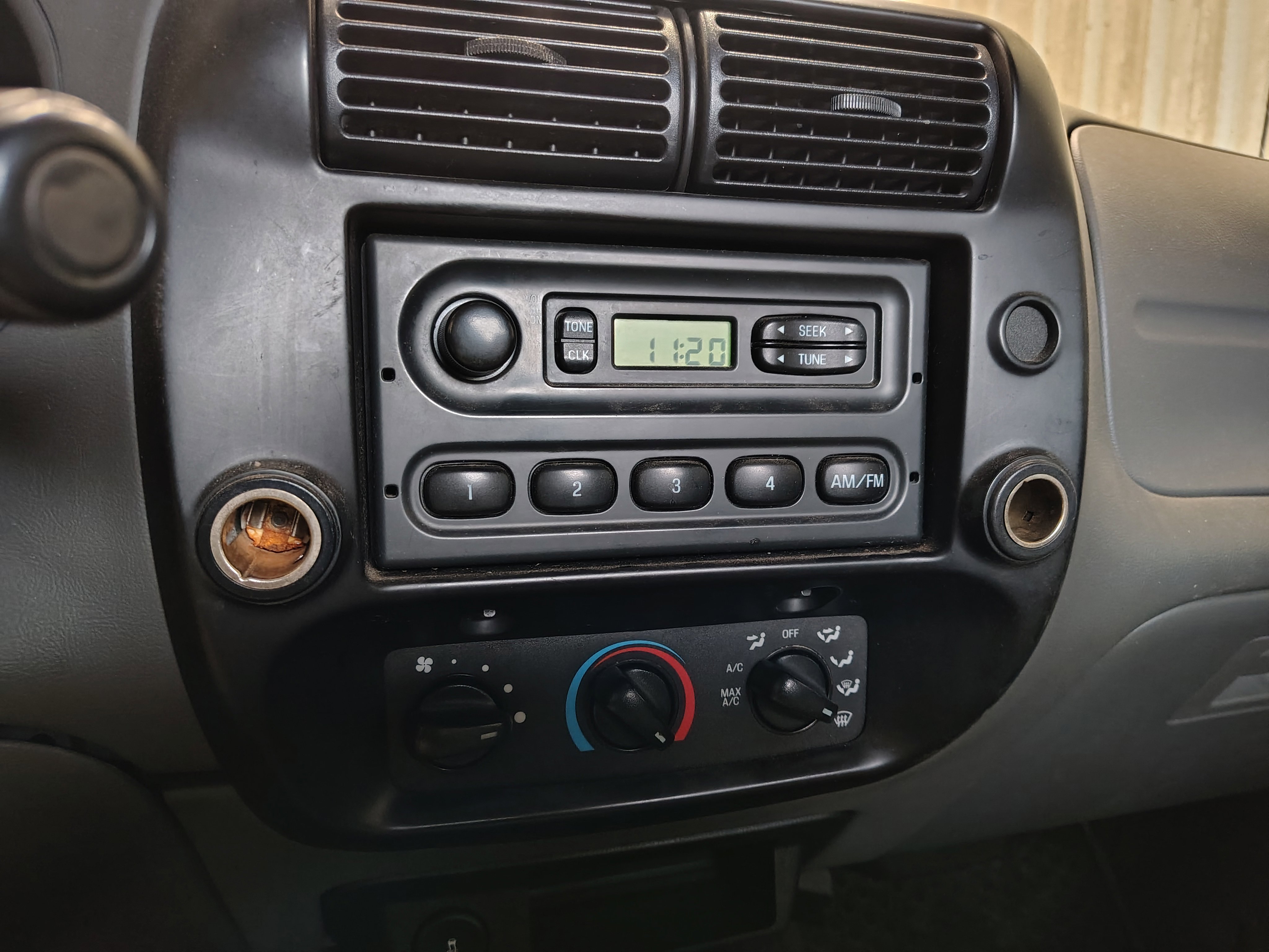 Used 2010 Ford Ranger XL image 2