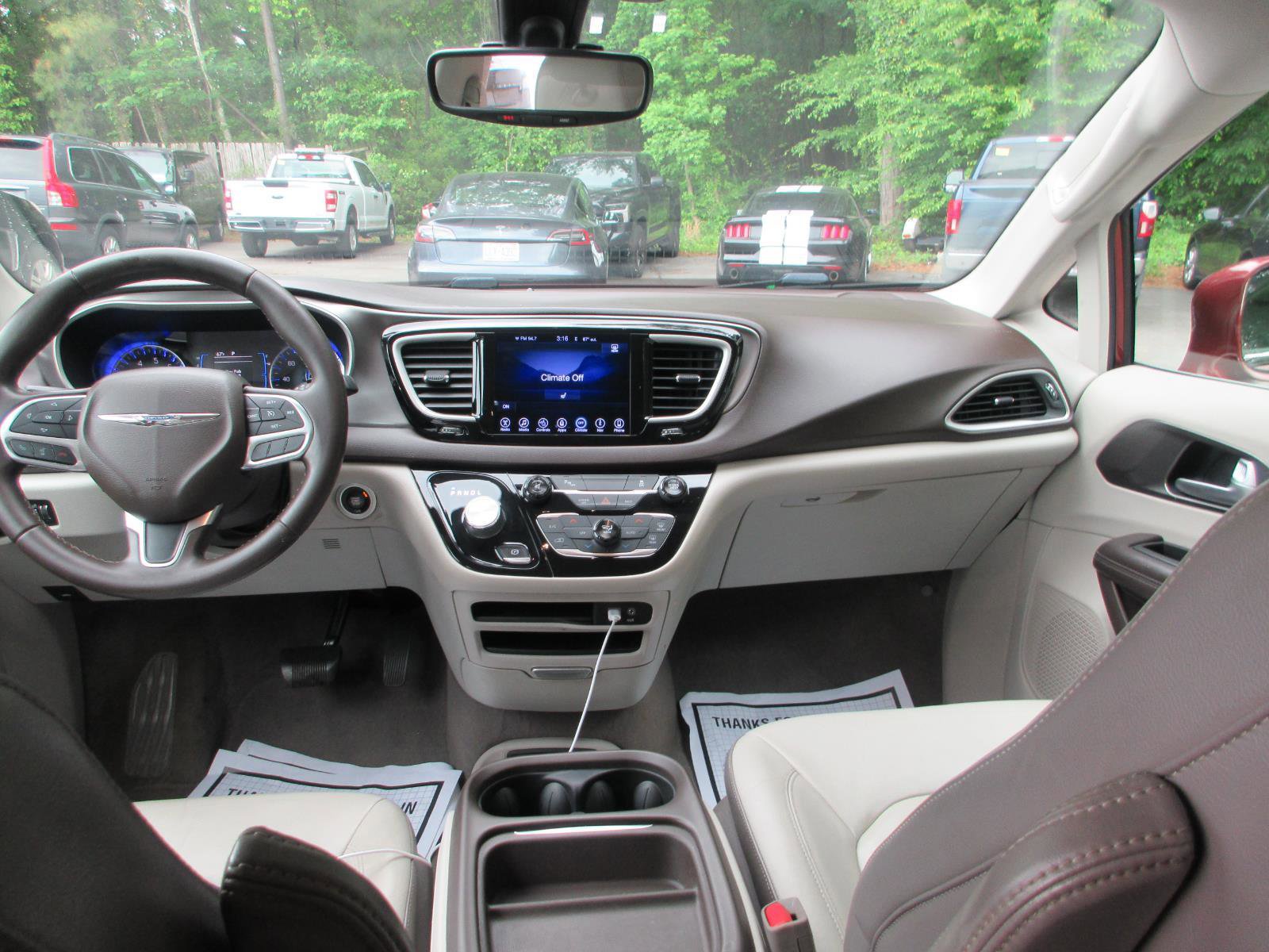 Used 2017 Chrysler Pacifica Touring-L FWD image 29