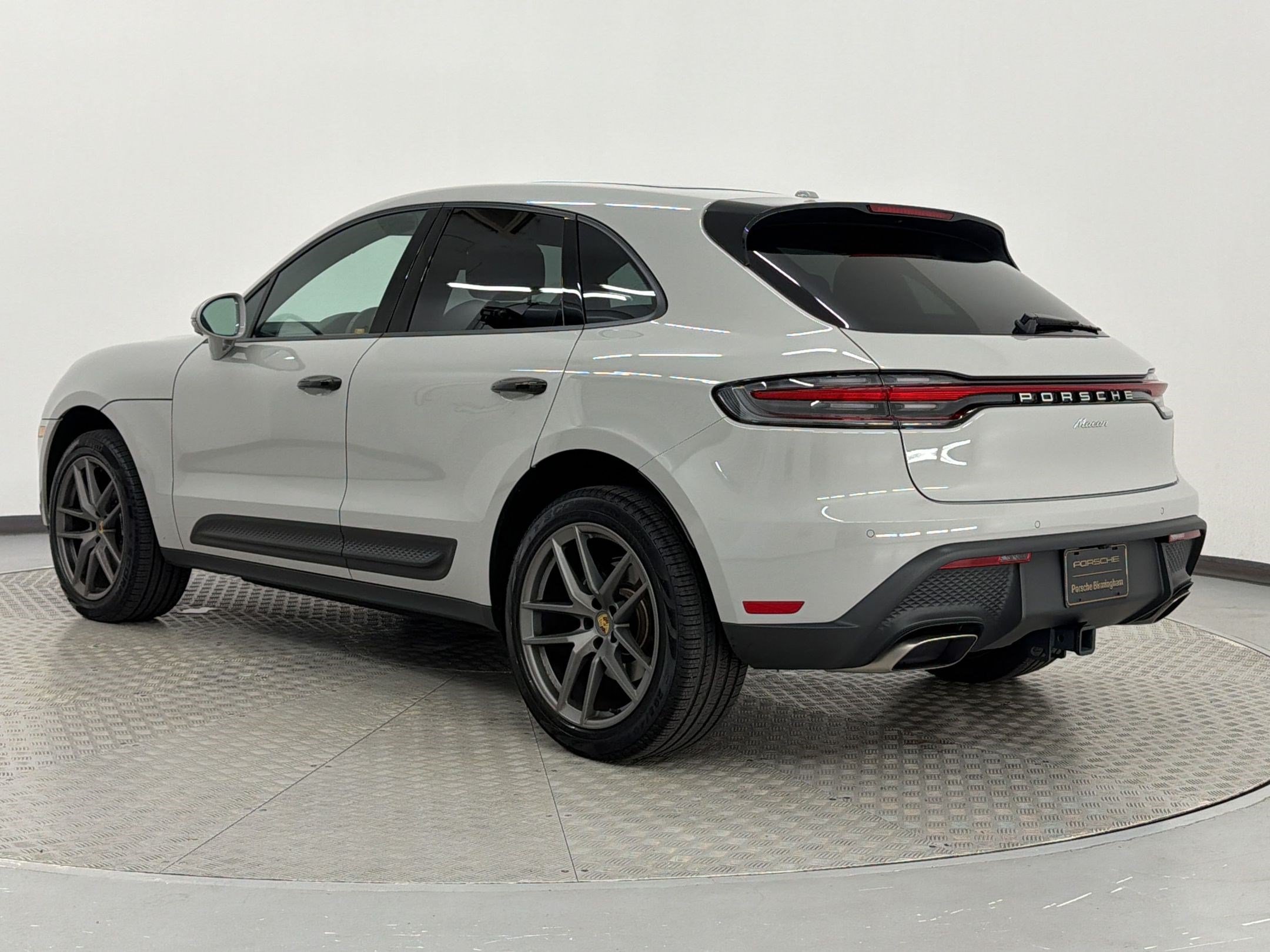 Used 2026 Porsche Macan AWD/4WD image 3