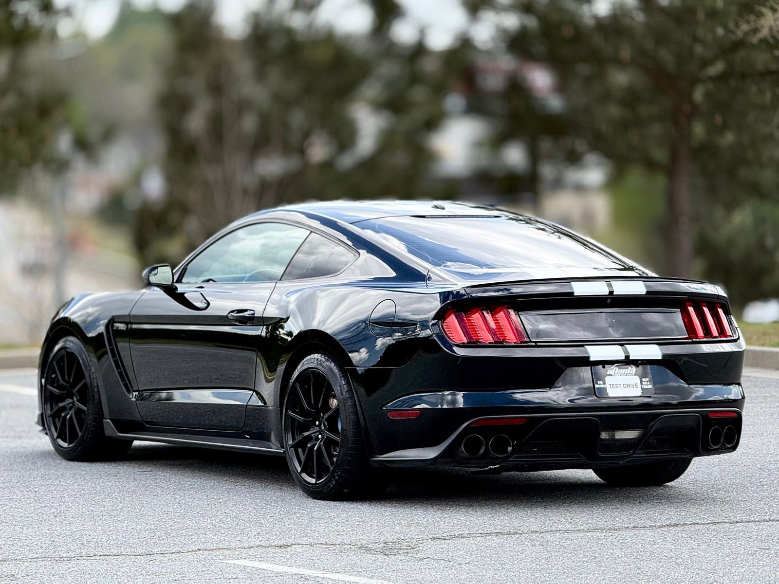 Used 2016 Ford Mustang Shelby GT350 w/ Technology Package image 9