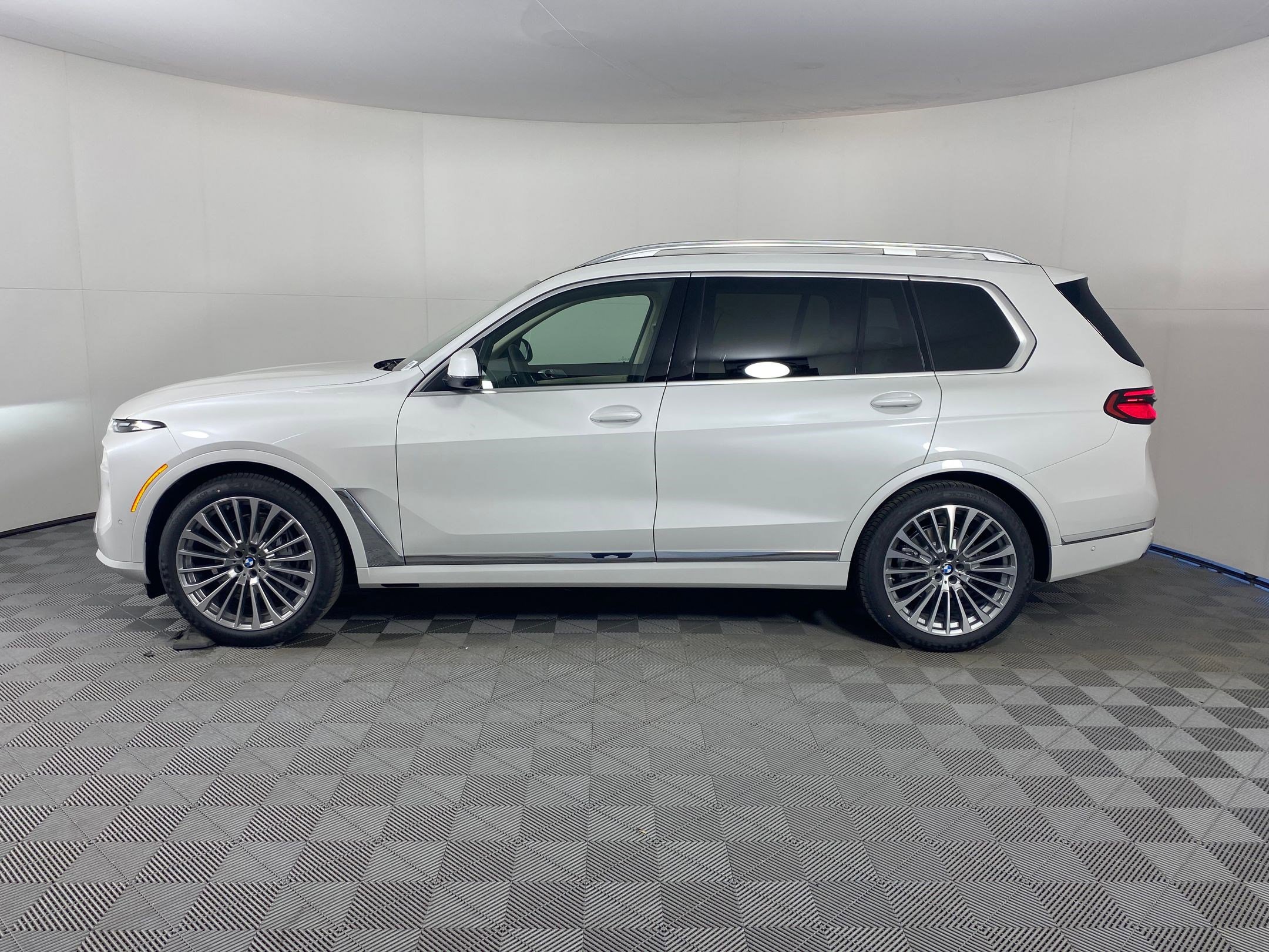 New 2026 BMW X7 xDrive40i image 2