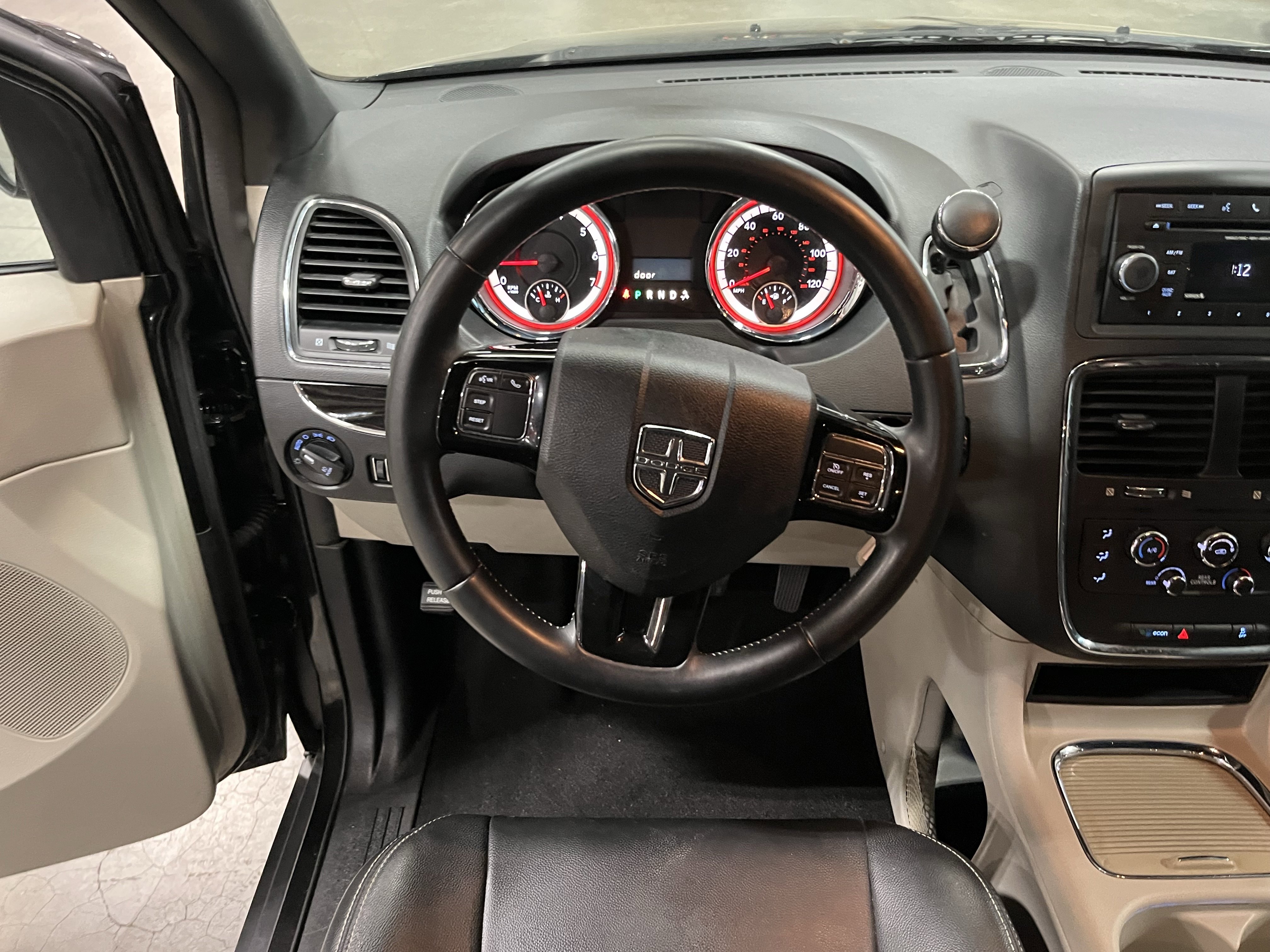 Used 2017 Dodge Grand Caravan SXT FWD image 12