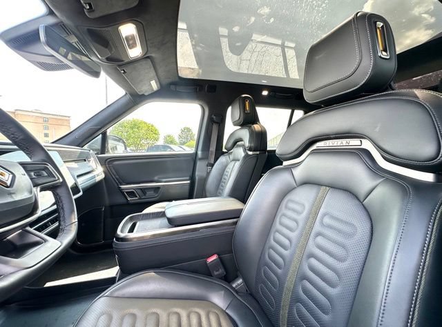 Used 2024 Rivian R1S Adventure AWD/4WD image 23
