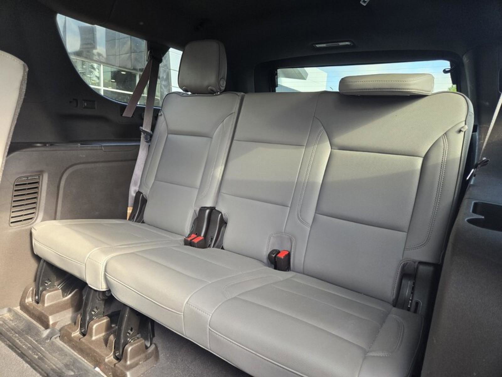 Used 2021 GMC Yukon XL SLT w/ SLT Premium Package image 30