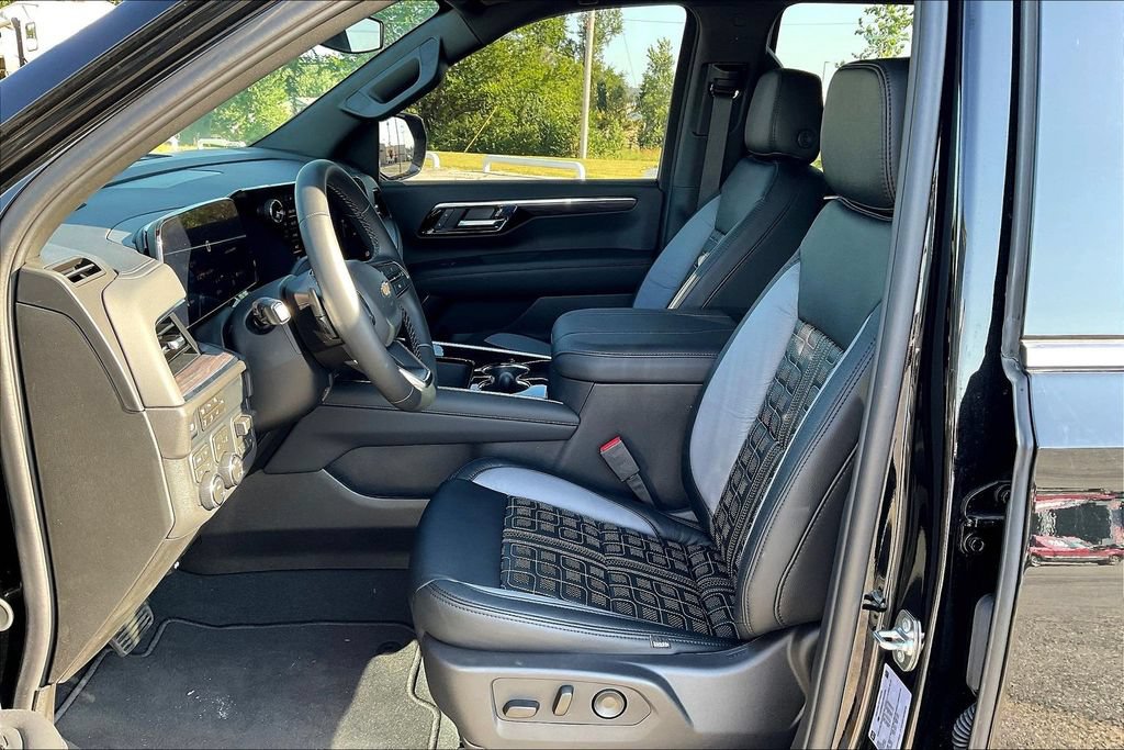 New 2026 Chevrolet Tahoe LS w/ LPO, Dark Essentials Package AWD/4WD image 16