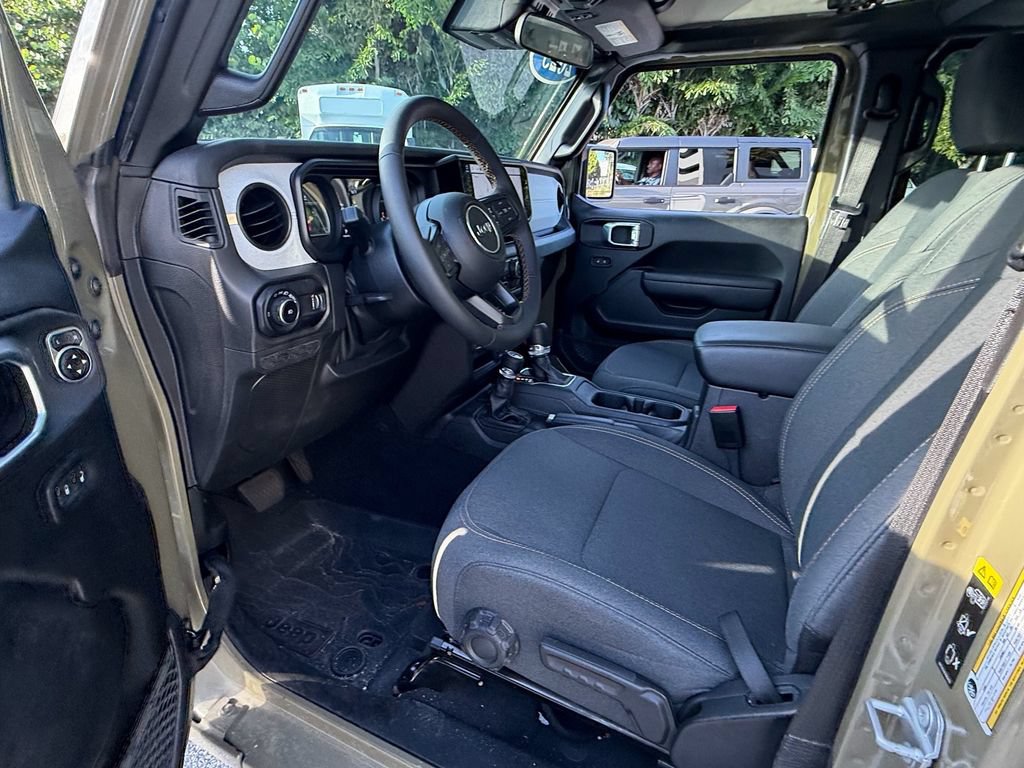 Used 2025 Jeep Wrangler Unlimited Sport AWD/4WD image 10