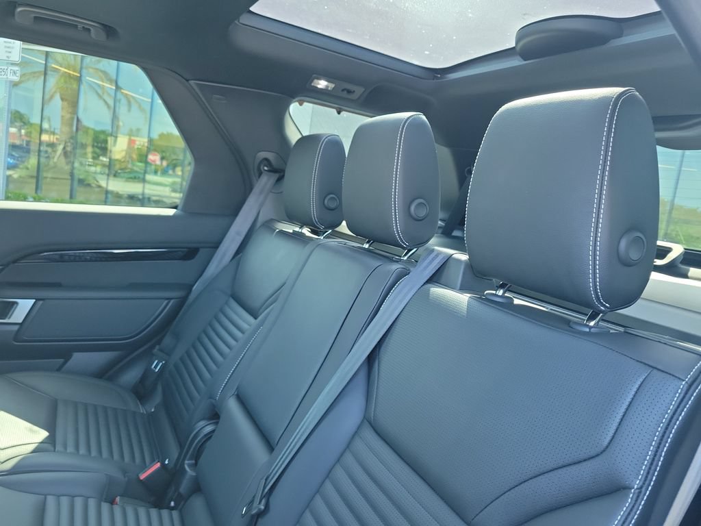 Certified 2025 Land Rover Discovery S AWD/4WD image 15