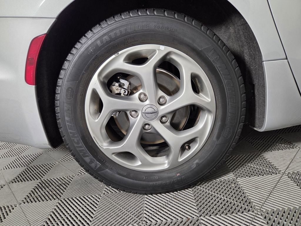 Certified 2024 Chrysler Pacifica Limited image 31