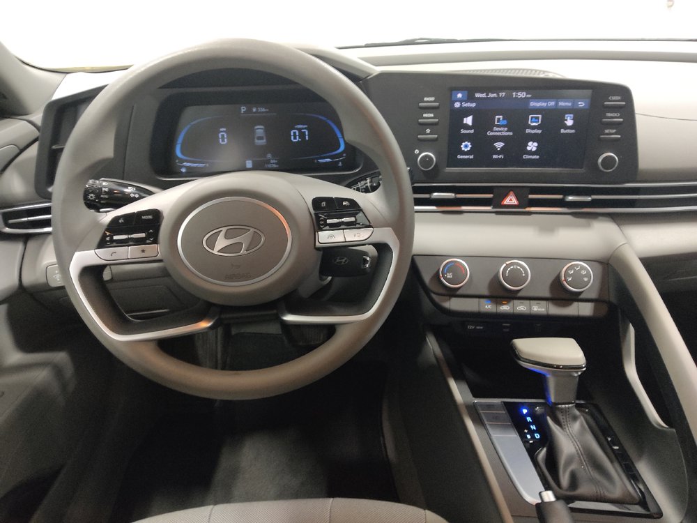 Used 2024 Hyundai Elantra SE FWD image 22
