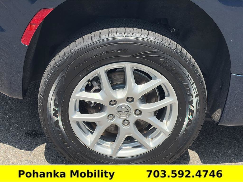 Used 2023 Chrysler Pacifica Touring-L FWD image 33