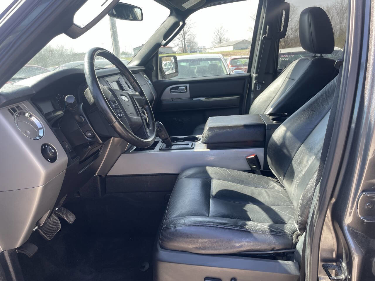 Used 2015 Ford Expedition XLT w/ Equipment Group 201A AWD/4WD image 11