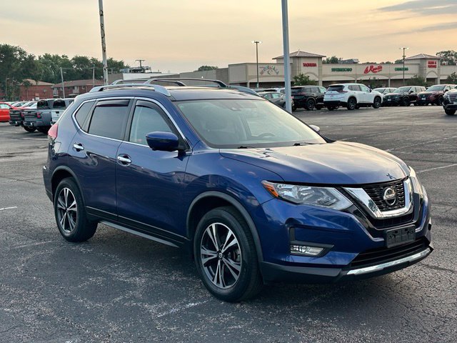 Used 2020 Nissan Rogue SV w/ Sun & Sound Touring Package AWD/4WD image 3