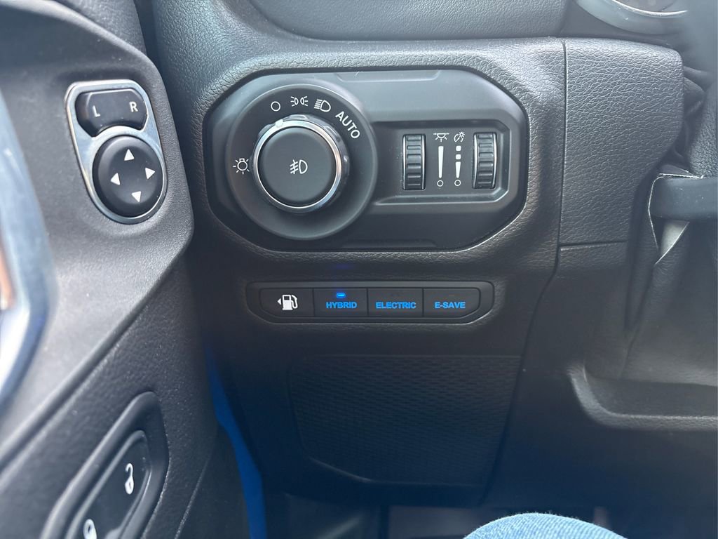 Used 2021 Jeep Wrangler Unlimited Sahara w/ Cold Weather Group image 15