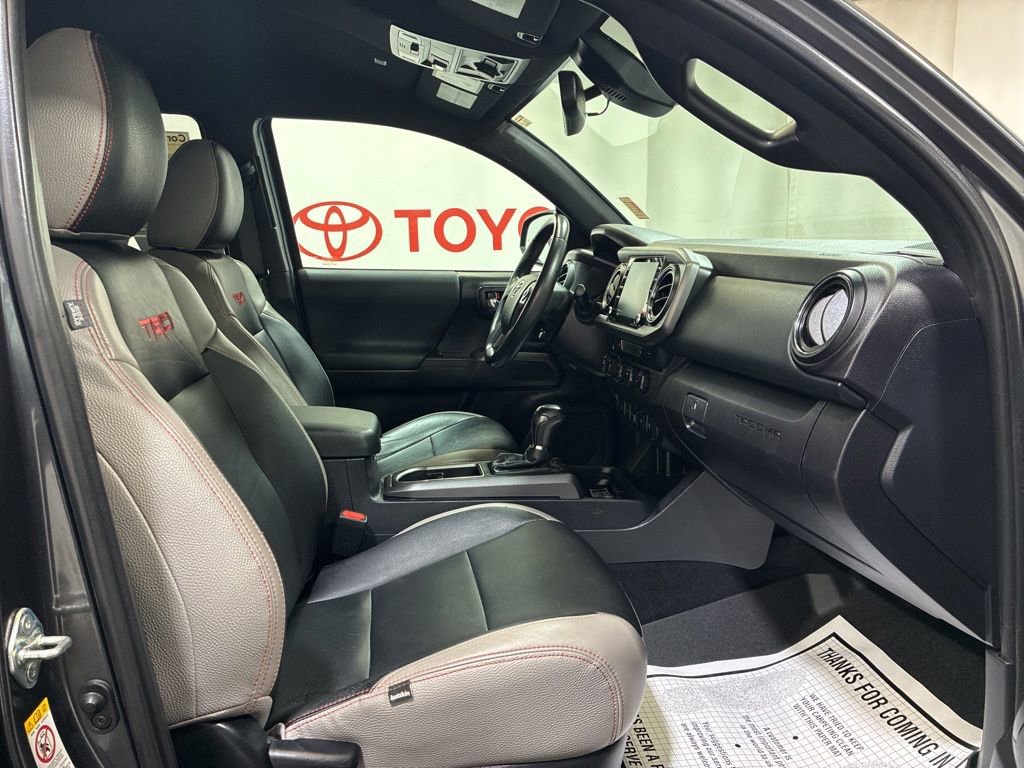 Used 2020 Toyota Tacoma TRD Off-Road w/ Advanced Technology Package AWD/4WD image 12