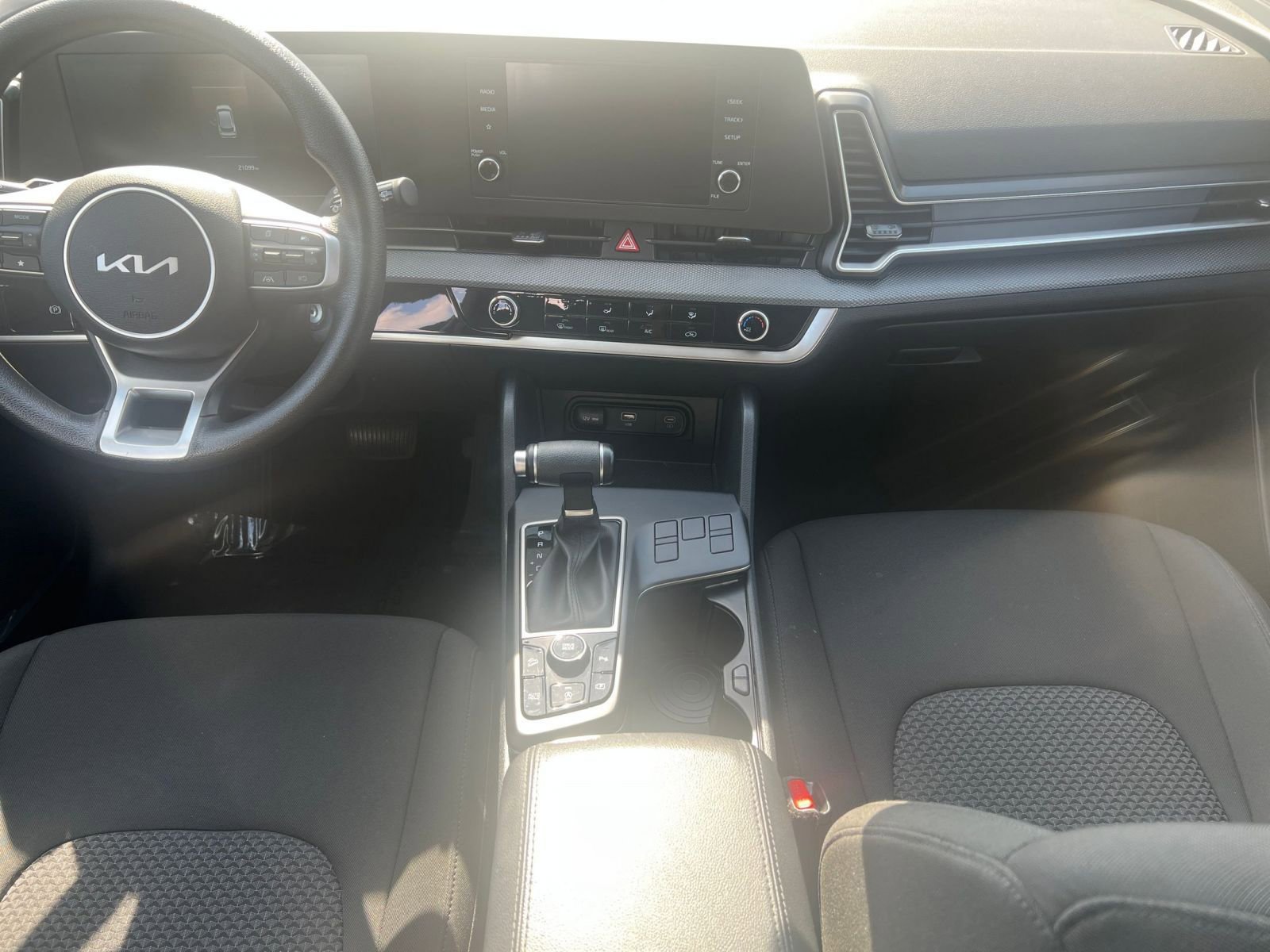 Used 2025 Kia Sportage LX FWD image 40