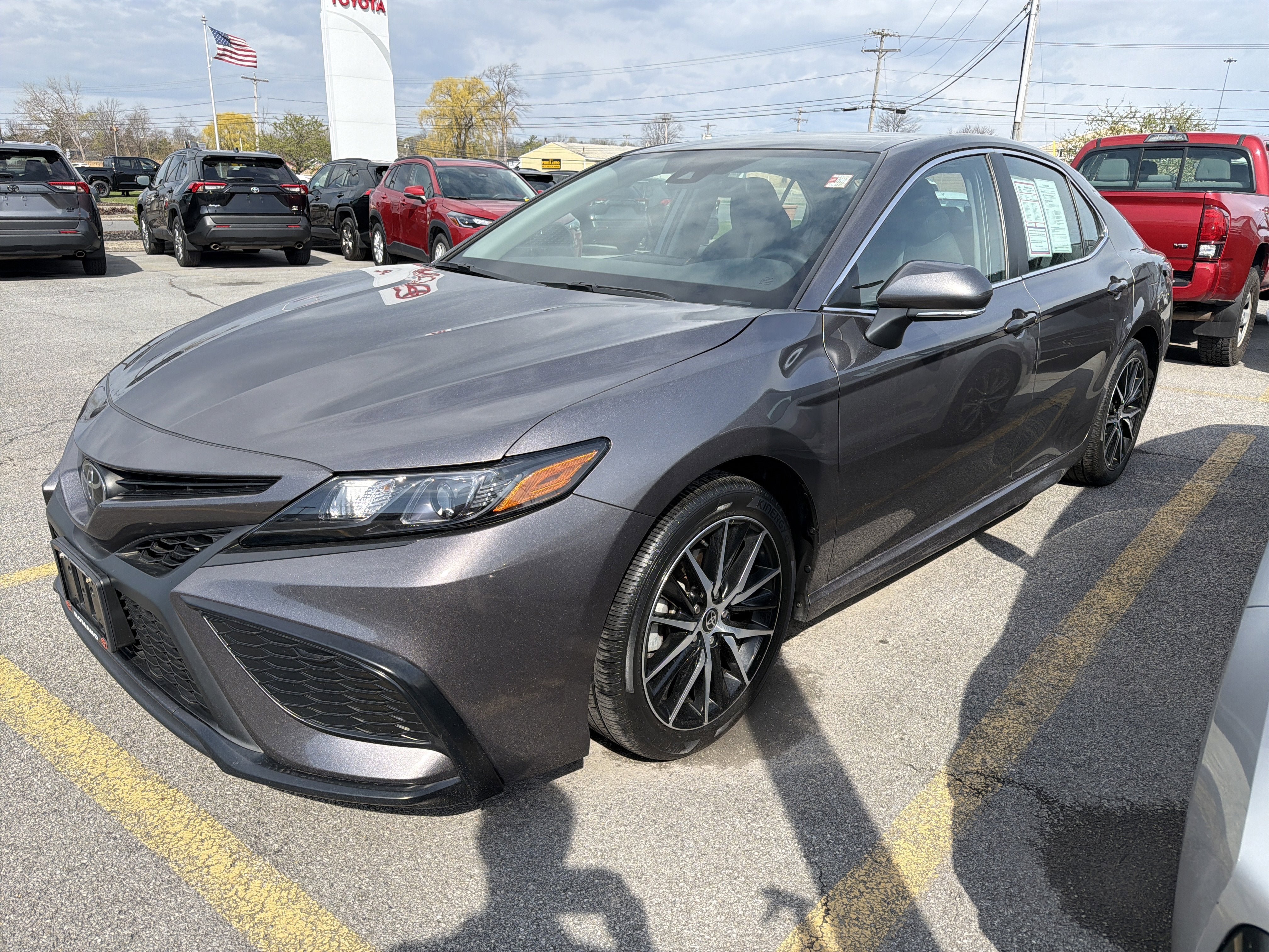Used 2024 Toyota Camry SE AWD/4WD image 4
