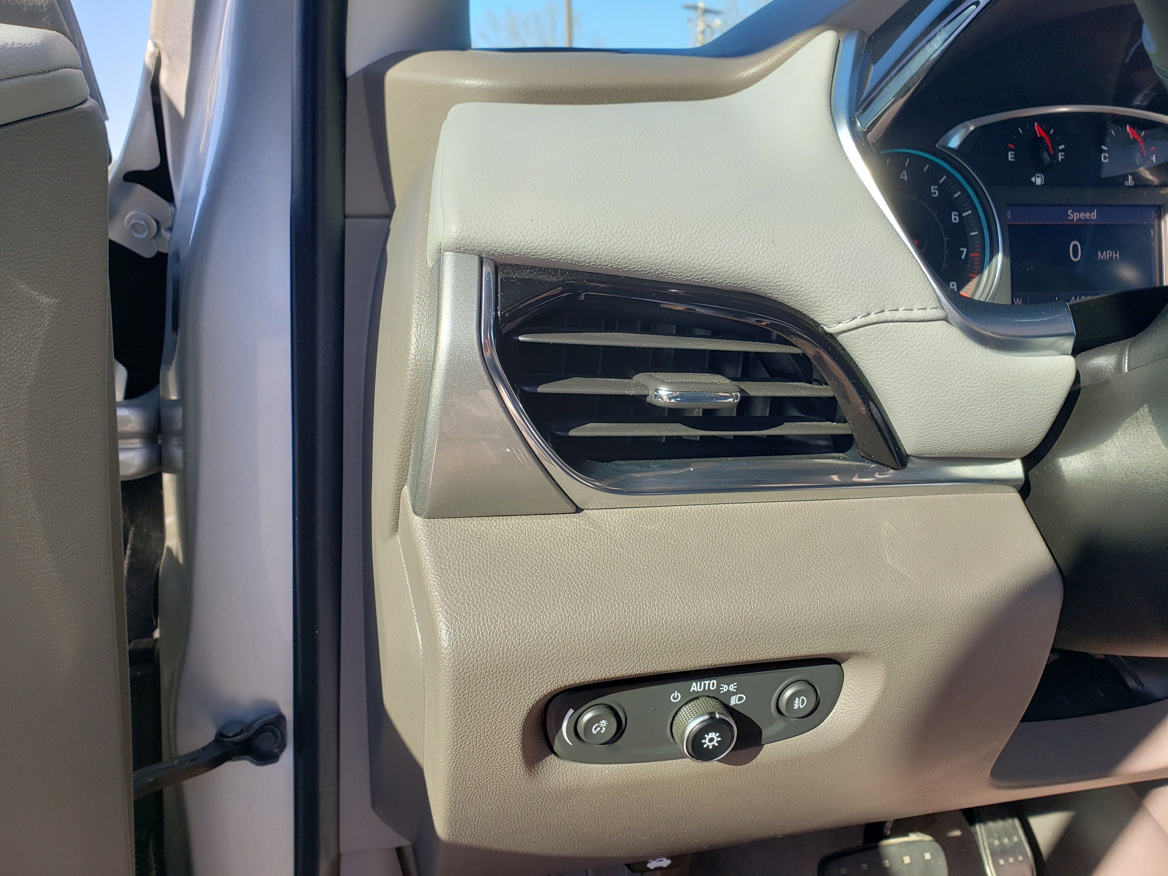 Used 2020 Chevrolet Traverse LT image 14