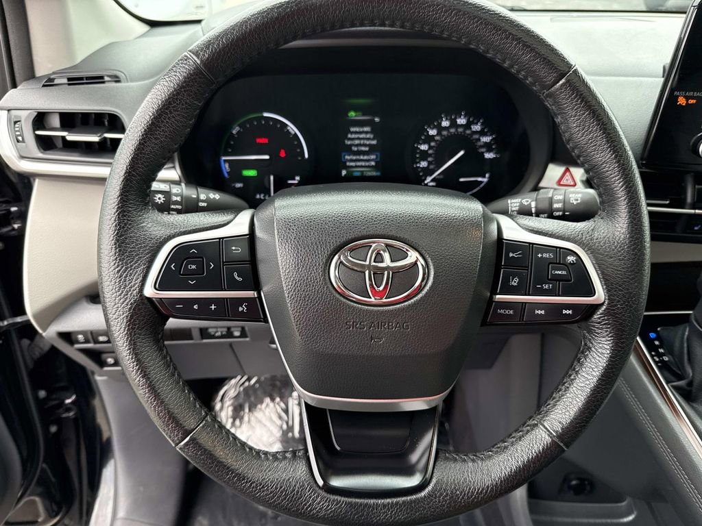 Used 2023 Toyota Sienna XLE image 41