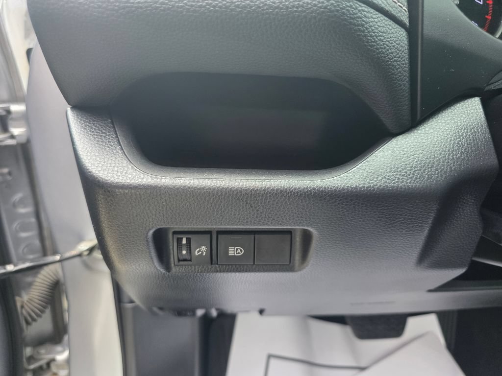 Used 2022 Toyota RAV4 LE AWD/4WD image 16