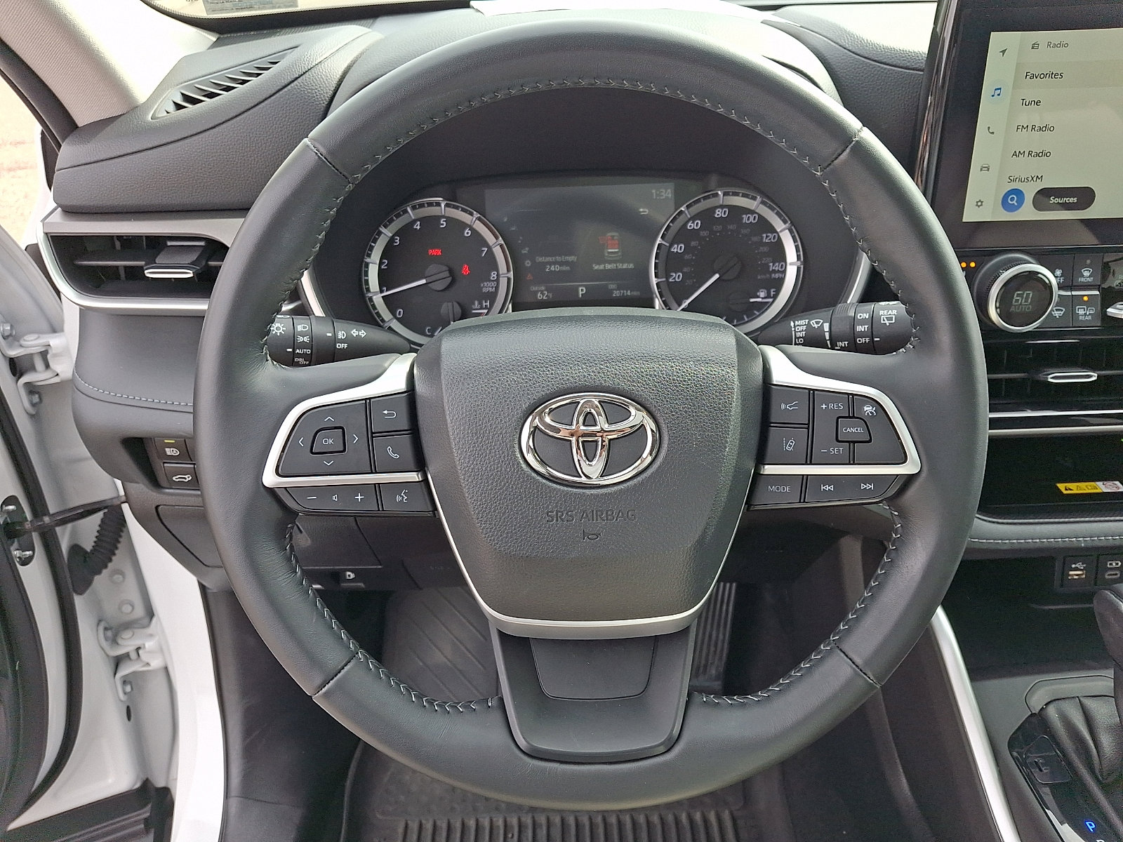 Used 2023 Toyota Highlander XLE image 19