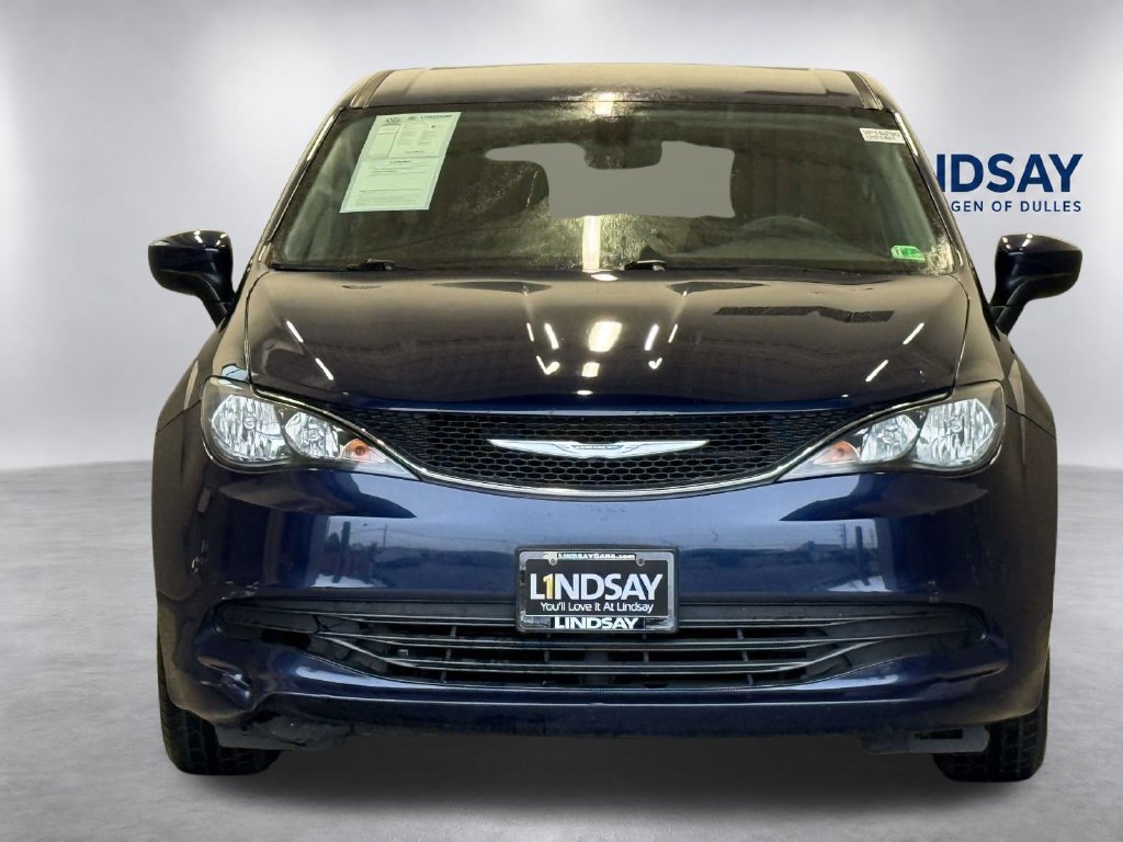 Used 2017 Chrysler Pacifica Touring FWD image 2
