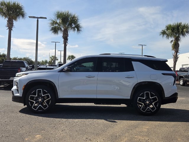 Used 2026 Chevrolet Traverse High Country FWD image 3