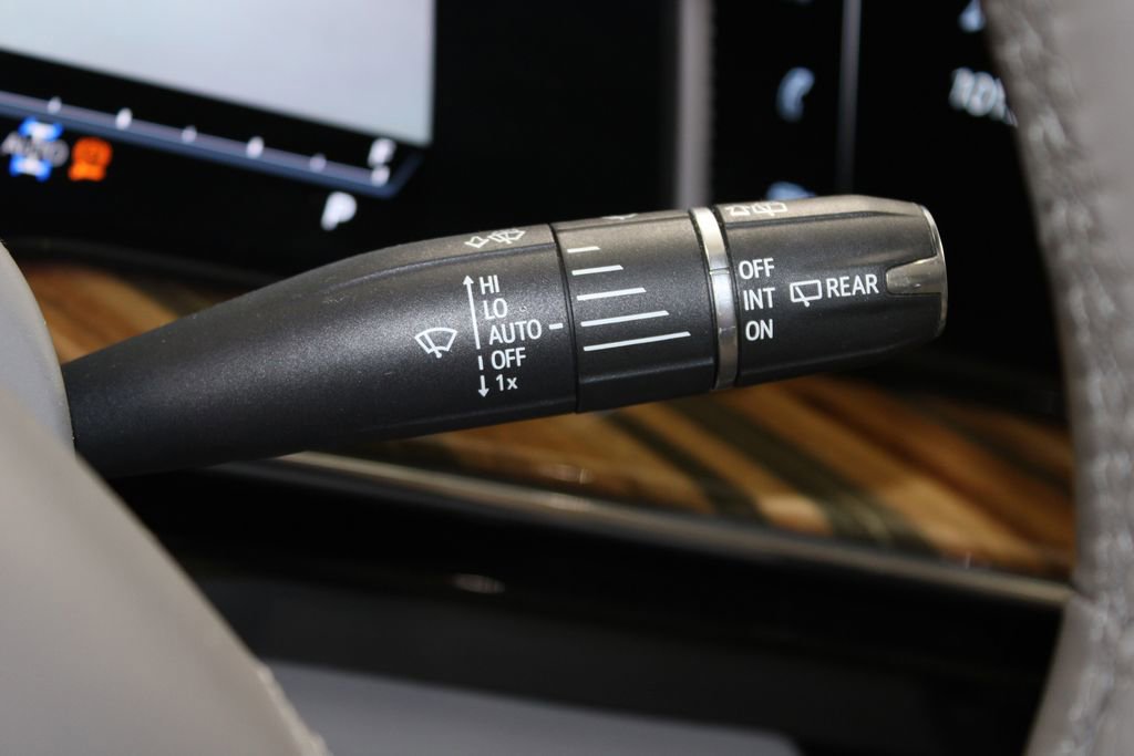 Used 2021 Cadillac Escalade Premium Luxury Platinum w/ Heavy-Duty Trailer Package image 44