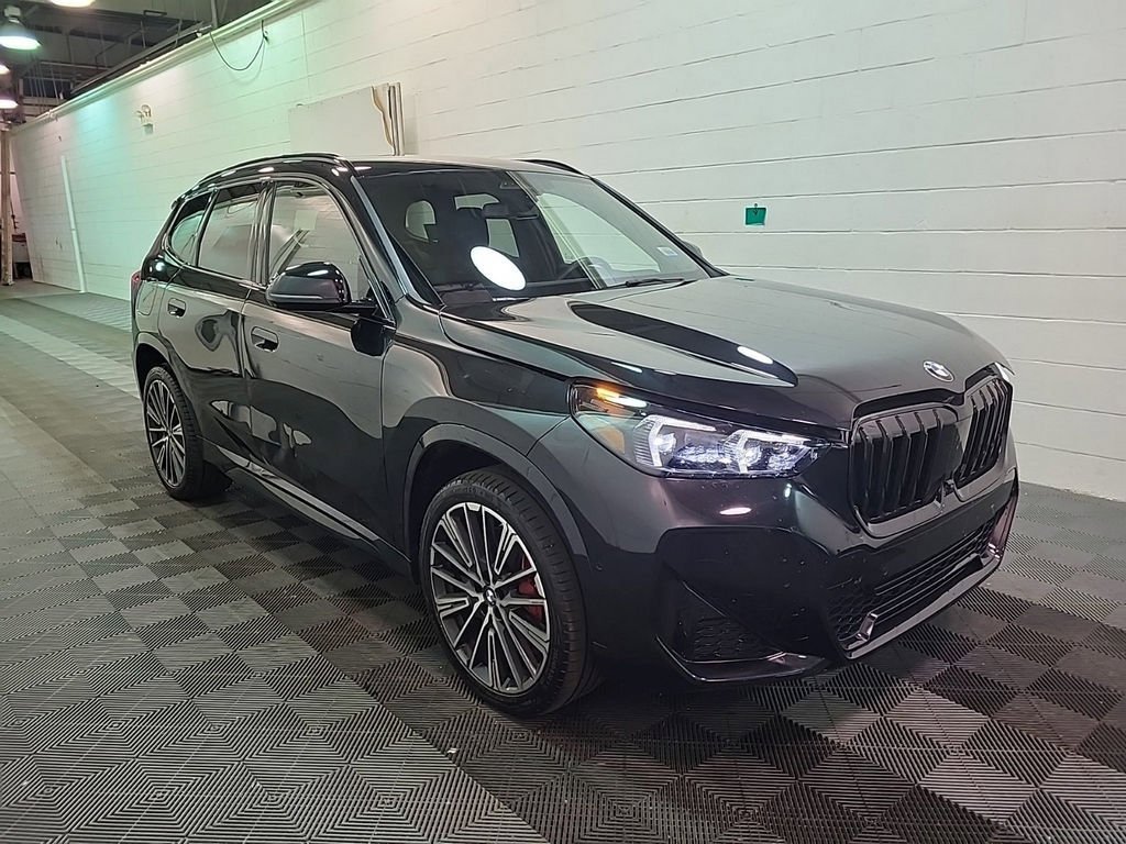 Used 2024 BMW X1 xDrive28i w/ Technology Package image 3