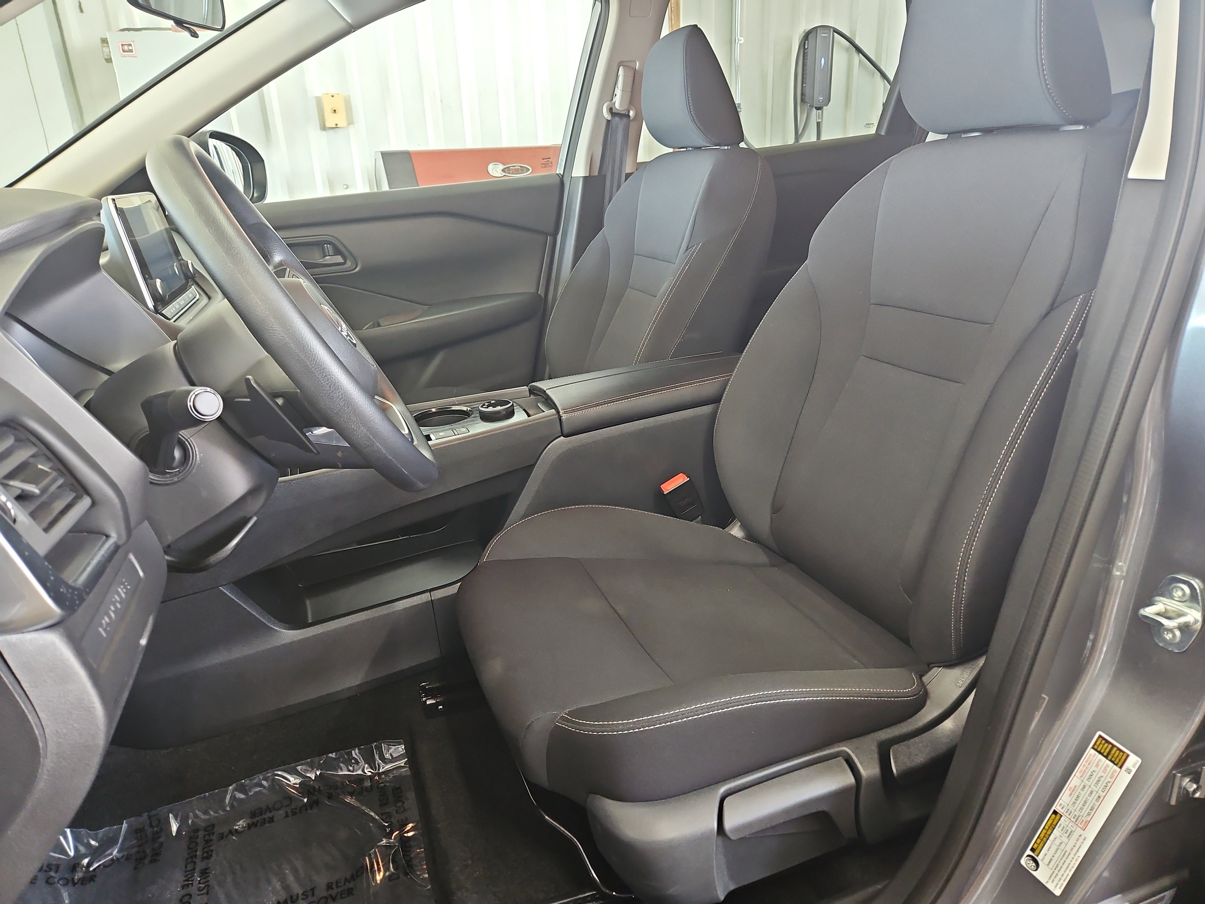 Used 2024 Nissan Rogue S image 8