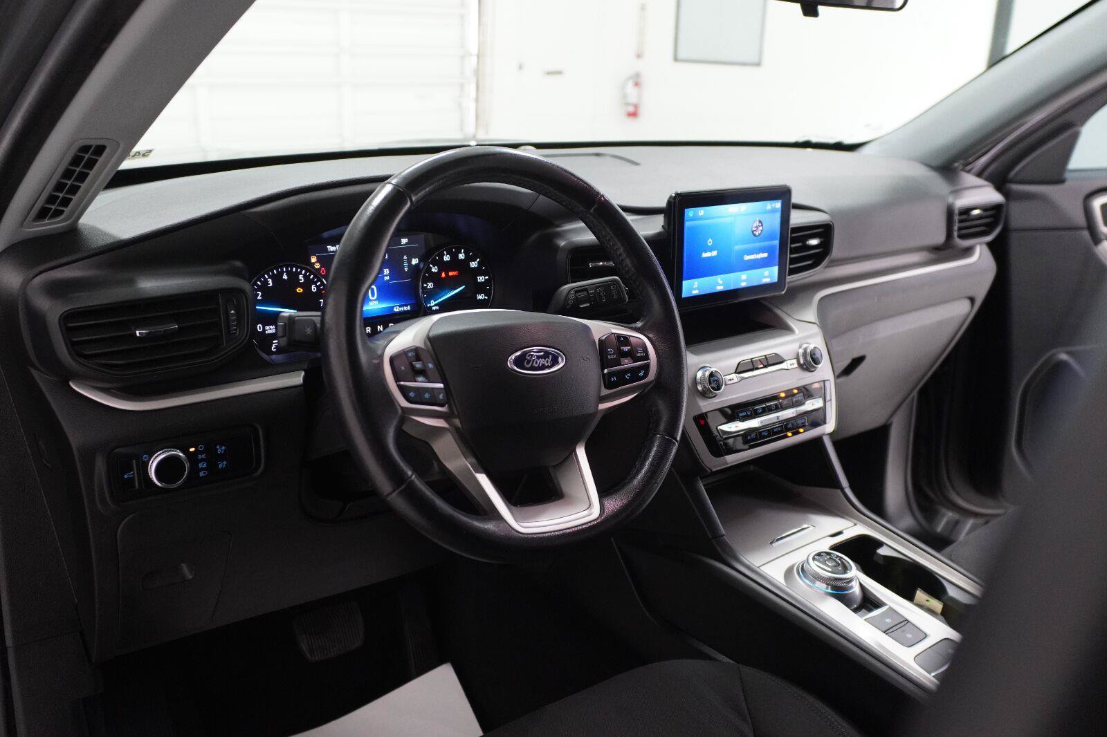 Used 2023 Ford Explorer XLT RWD image 8