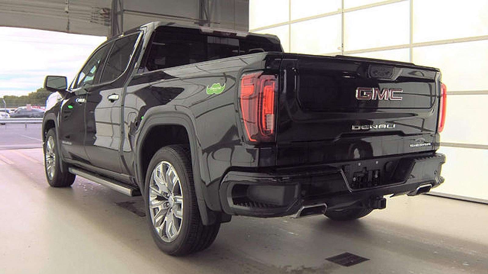 Used 2022 GMC Sierra 1500 Denali w/ Denali Reserve Package AWD/4WD image 9